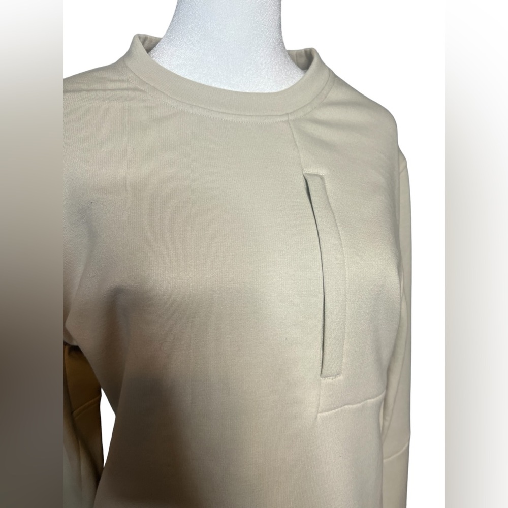 Women’s DoterrA Cream Pullover Sweater with front Pocket. Size Medium - Picture 6 of 9